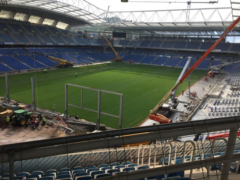 Imagen de Anoeta en obras y con el césped ya colocado