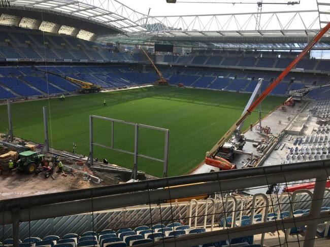 Imagen de Anoeta en obras y con el césped ya colocado