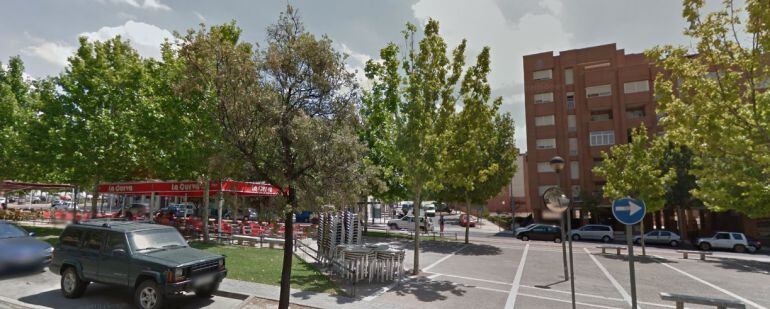 Bulevar de Entrepeñas en Guadalajara, en dónde la Policía Local de Guadalajara ha localizado a un hombre en actitud muy agresiva y supuestamente ebrio