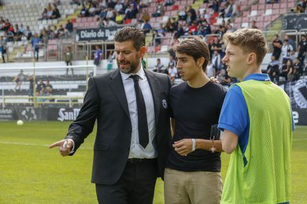 El futuro de Fernando Estévez, entrenador del Burgos CF, está en juego