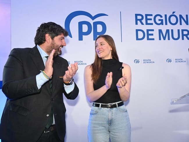 Fernando López Miras y Ester Muñoz