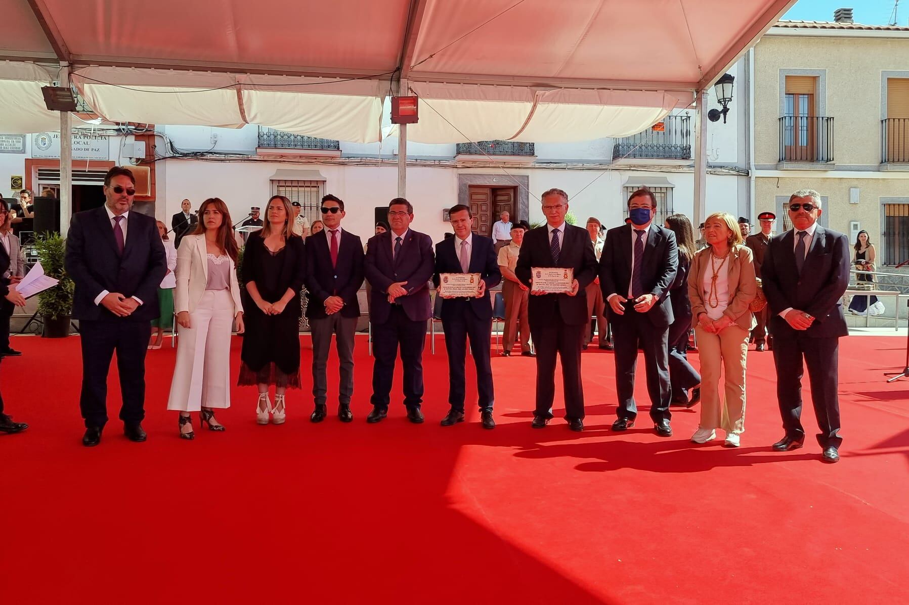 Los alcaldes de Don Benito y Villanueva de la Serena recogen en La Albuera el premio &#039;Adalid de la Paz&#039;