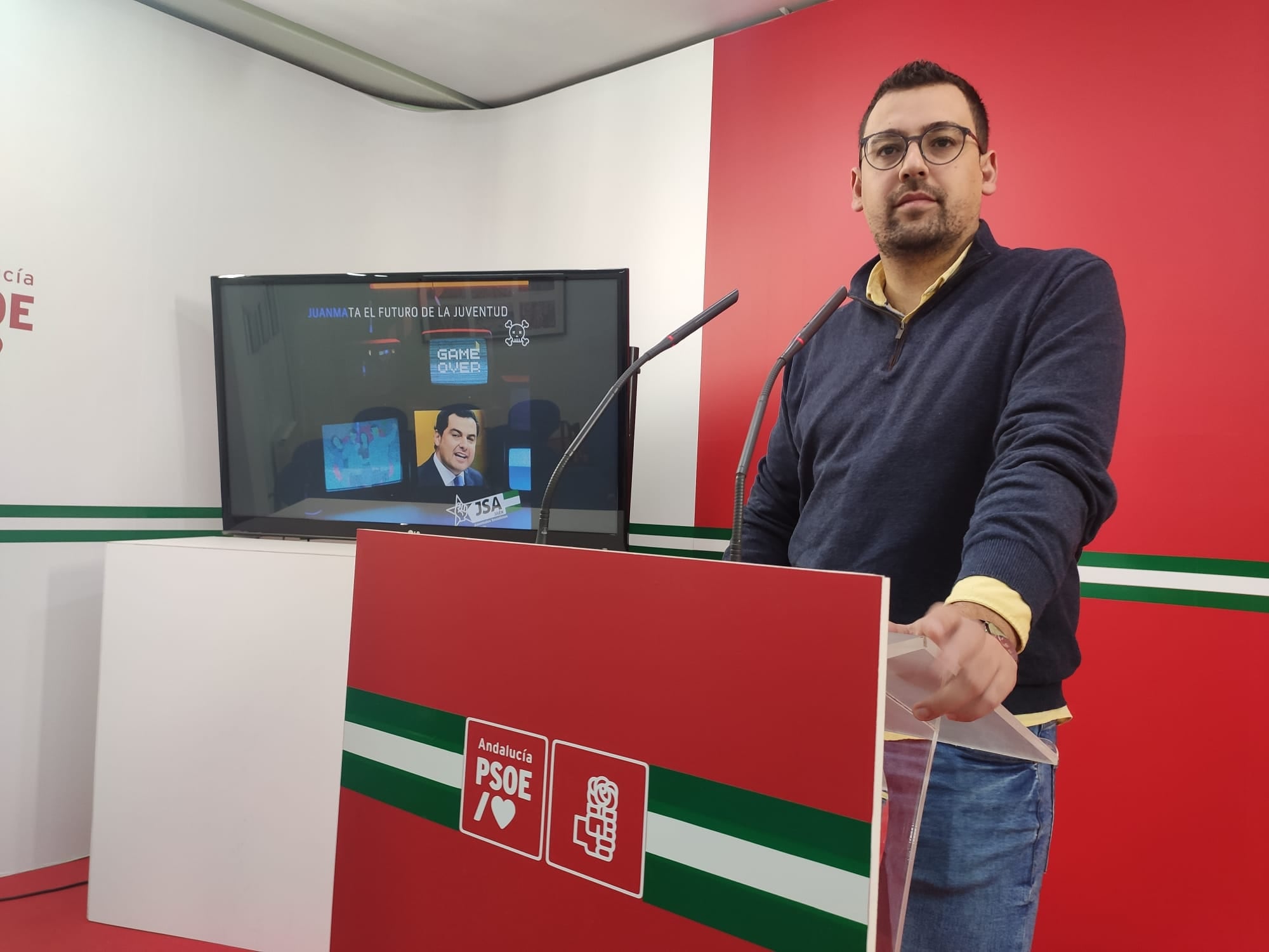 El secretario general de JSA-Jaén, Lázaro Martínez, minutos antes de una rueda de prensa en la sede del PSOE