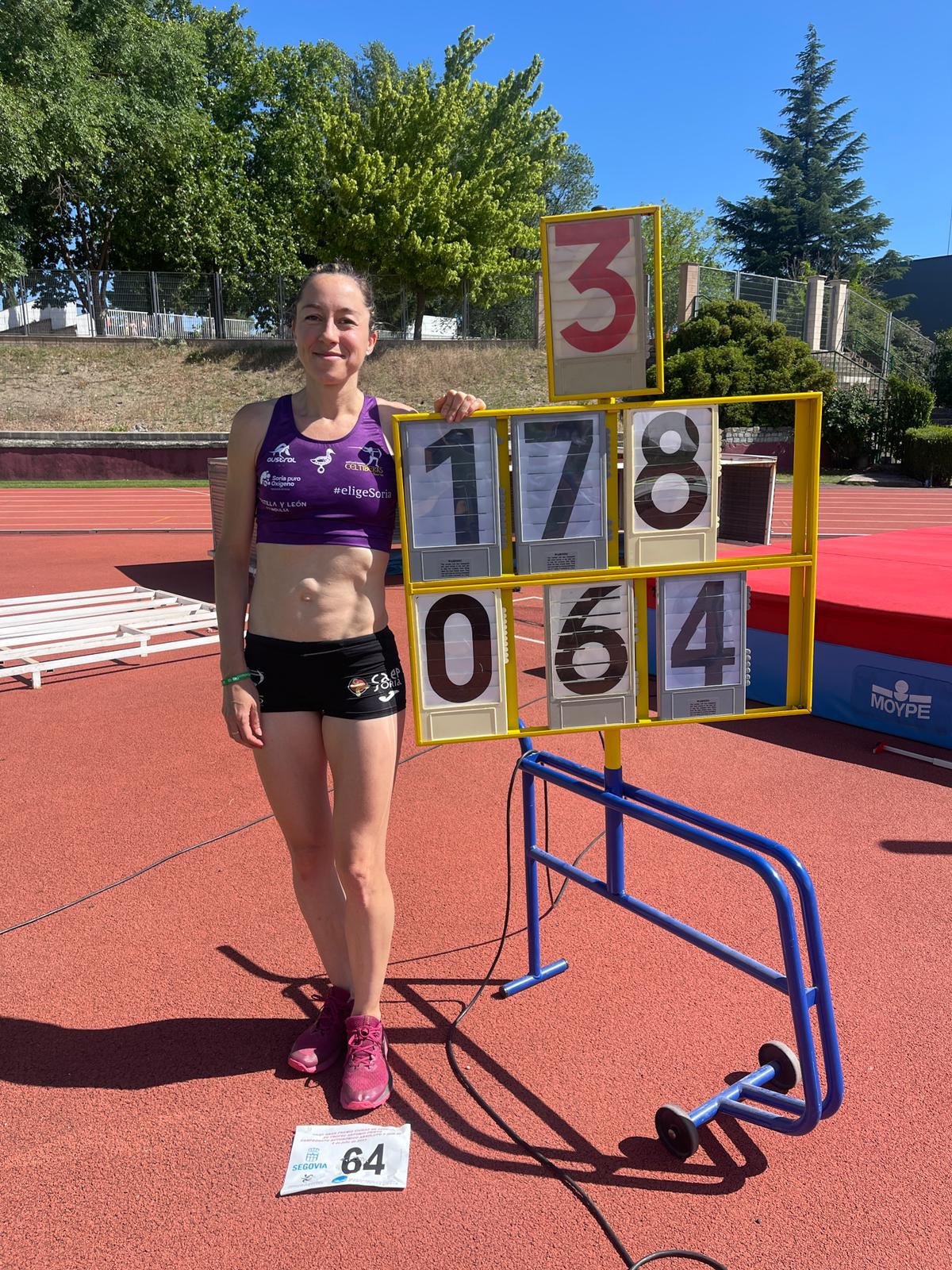 Raquel Álvarez, con su récord nacional Master W40 en Altura.