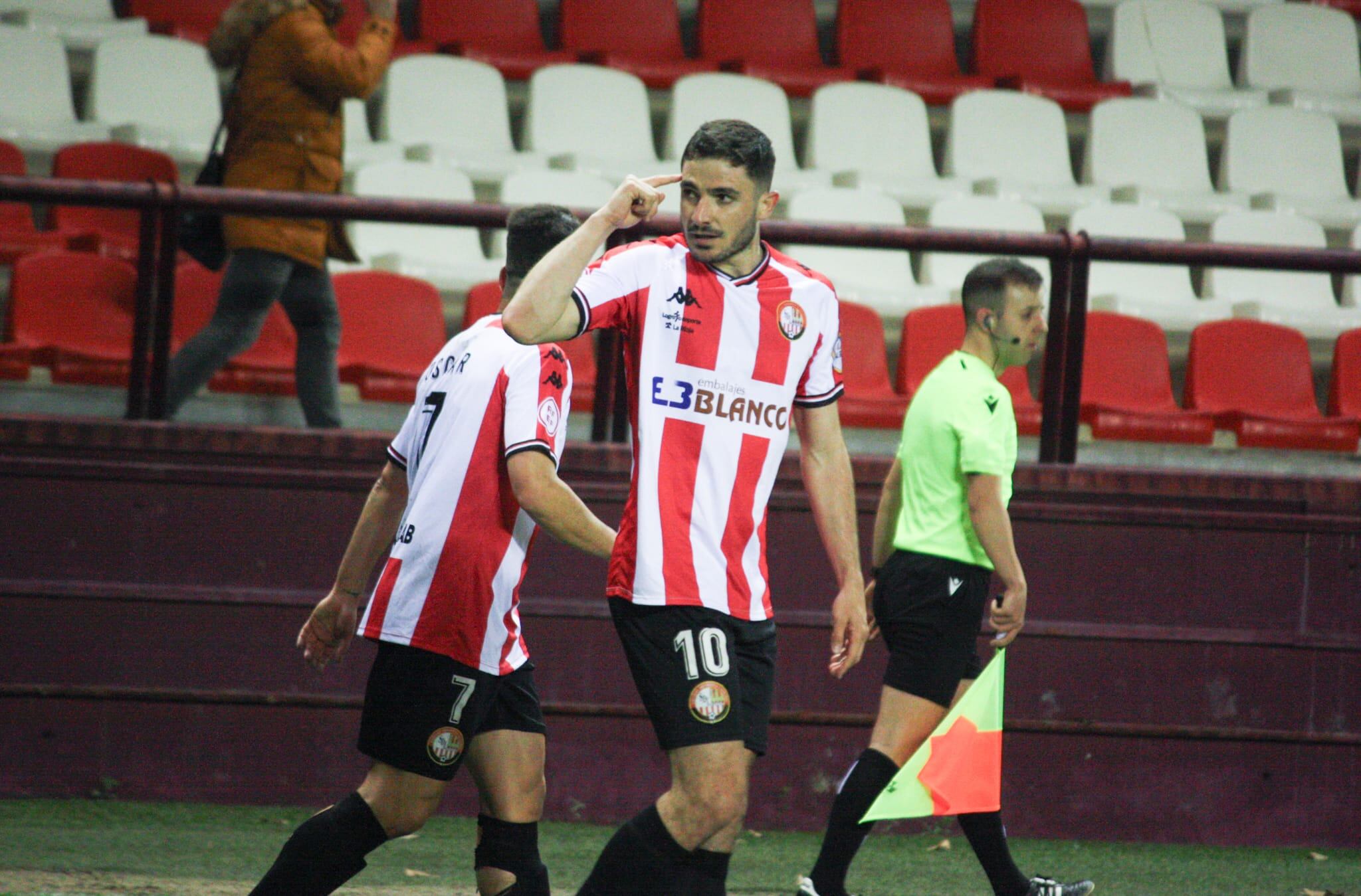 Ferni celebra su primer gol como blanquirrojo / SD Logroñés