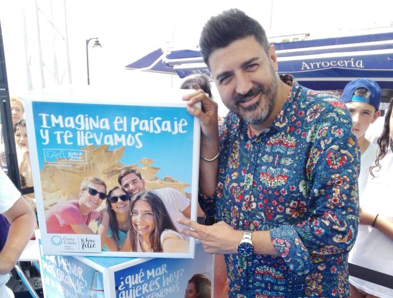 Tony Aguilar en el set de La Radio al Sol en Lo Pagán-San Pedro del Pinatar