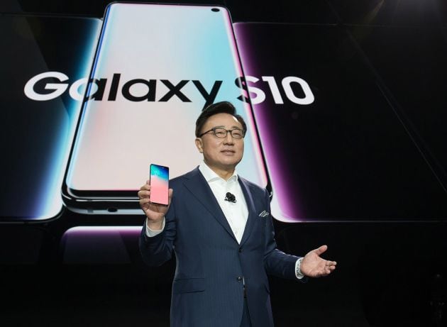 DJ Koh, mientras presenta el nuevo Galaxy S10 durante el evento de lanzamiento este miércoles en San Francisco.