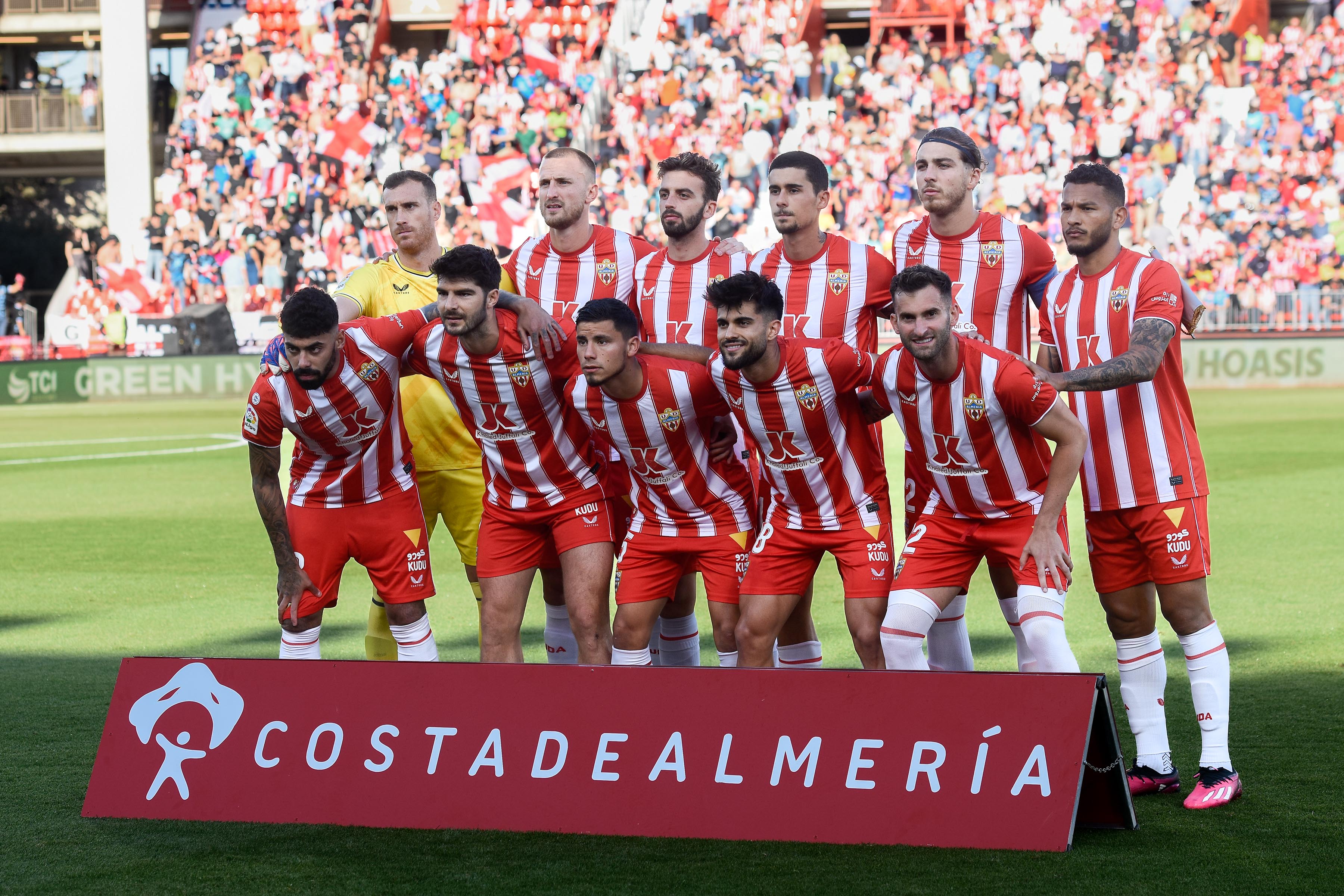 El once del Almería ante el Valencia en el Estadio de los Juegos Mediterráneos.