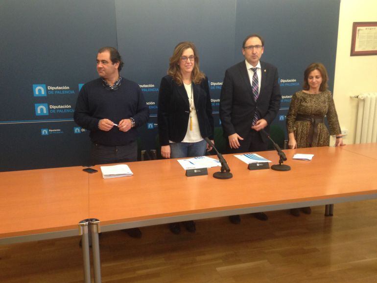 Adolfo Palacios, diputado, Ángeles Armisen, presidenta de la Diputación, Alfonso Polanco, alcalde y Paloma Rivero, concejala.