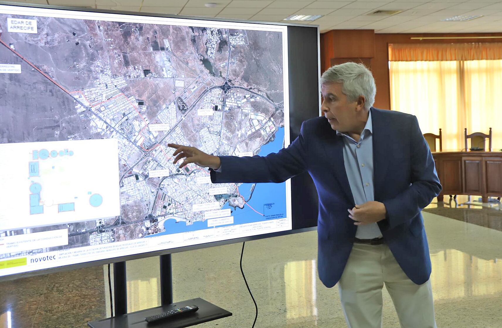 El director de proyectos de ACUAES, Jerónimo Moreno, explicando las actuaciones previstas.