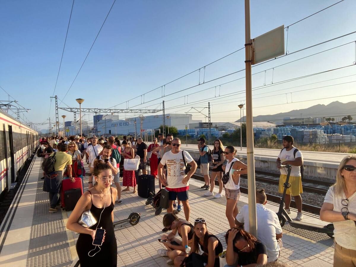 Un apedreamiento obliga a un tren a detener su trayecto en Moncofa