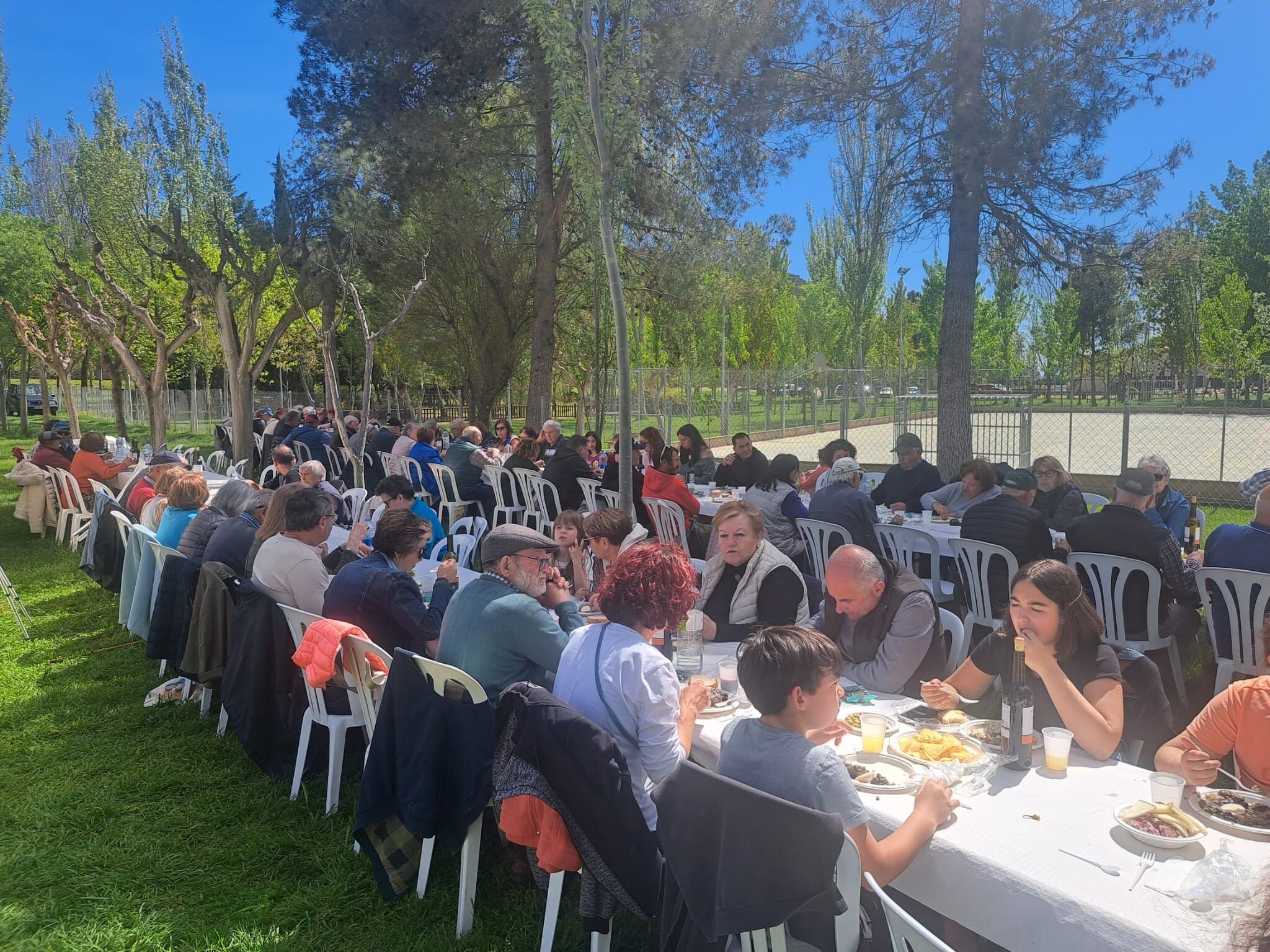 Casi 150 personas han degustado la "perolada". Foto: Ayto de San Esteban de Litera