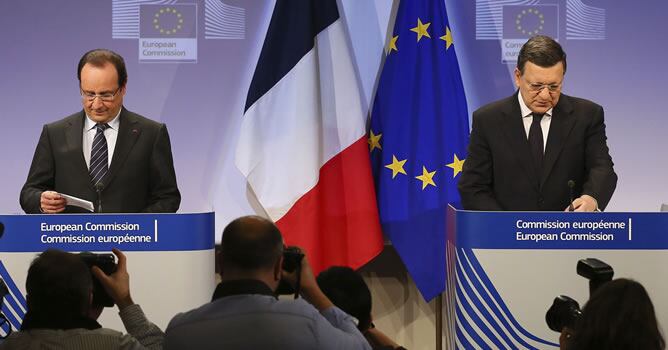 El presidente de la Comisión Europea, José Manuel Durao Barroso, comparece en una rueda de prensa junto al presidente francés, François Hollande