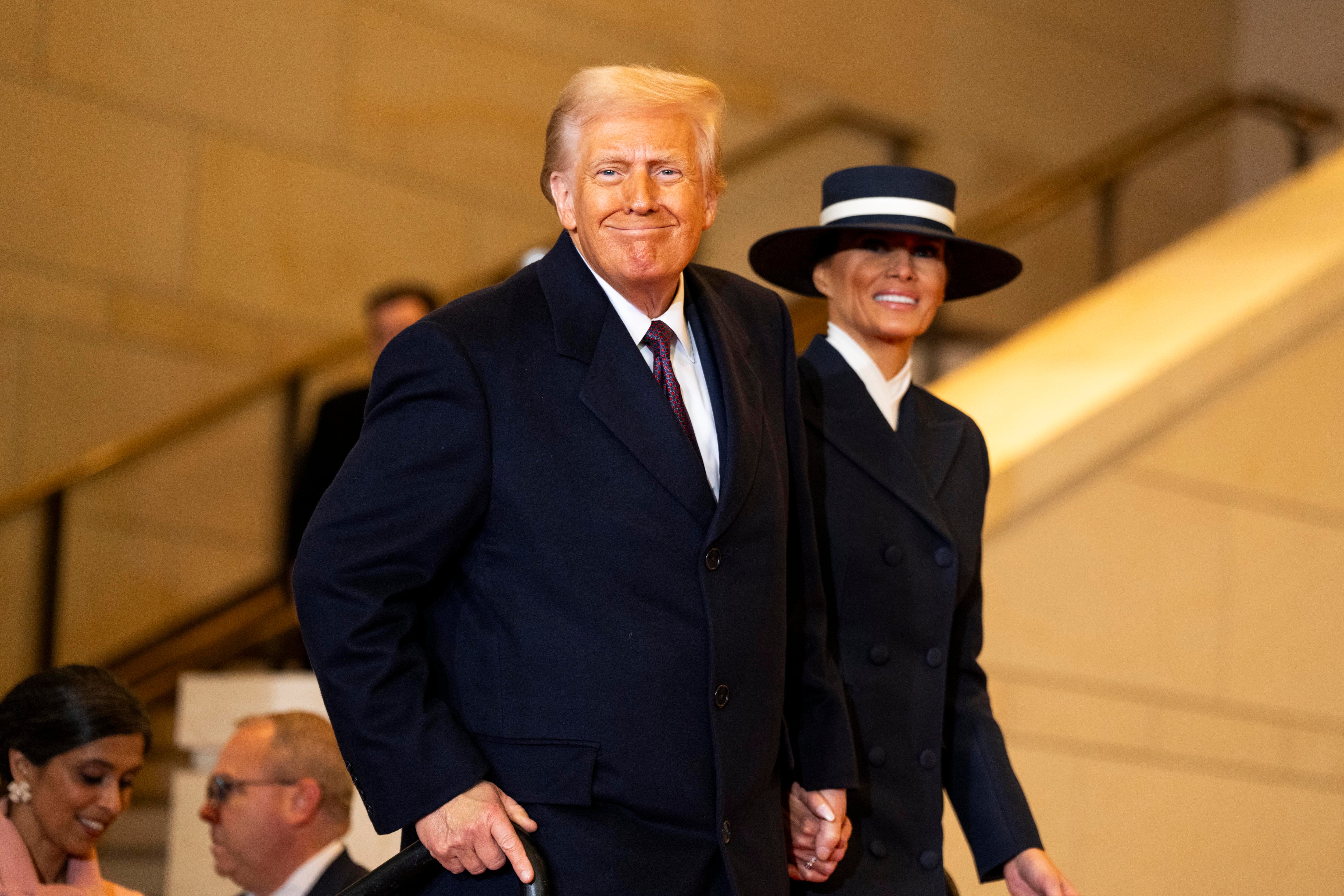 Washington (United States), 20/01/2025.- President Donald Trump and first lady Melania Trump arrive to address guests and supporters in an overflow room in Emancipation Hall of the U.S. Capitol for his Inauguration ceremony in Washington, D.C., on Monday, January 20, 2025. EFE/EPA/Greg Nash / POOL
