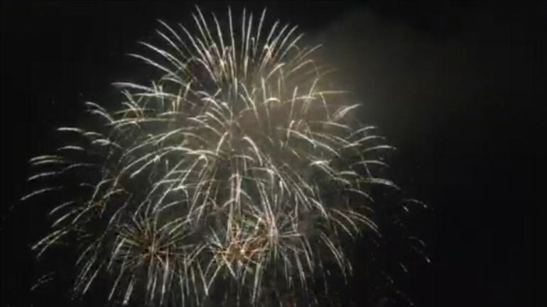 Los fuegos de Bouzas deslumbraron a miles de espectadores
