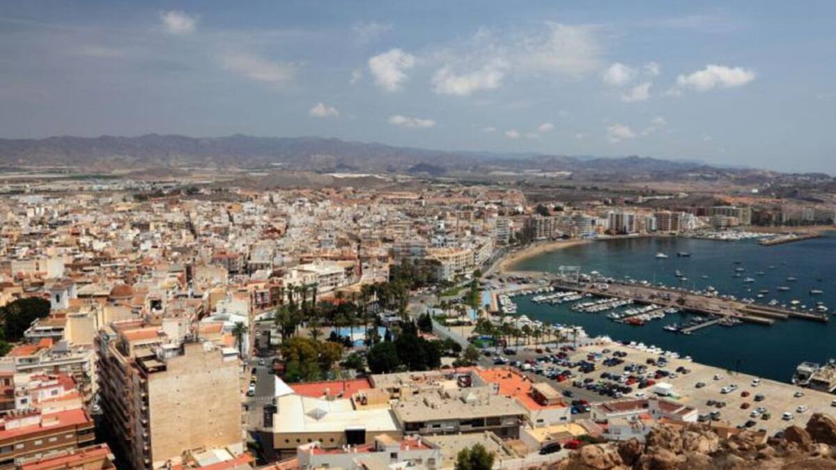 La alcaldesa de Águilas afirma que el consejero de Salud no quiere reunirse con ella