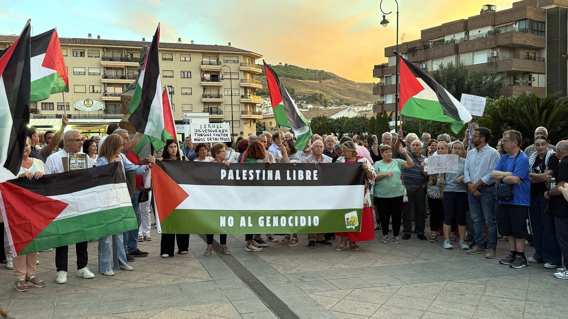 Concentración en Antequera para pedir el fin de la guerra