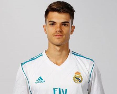 Gorka Fidalgo con la camiseta del Real Madrid.