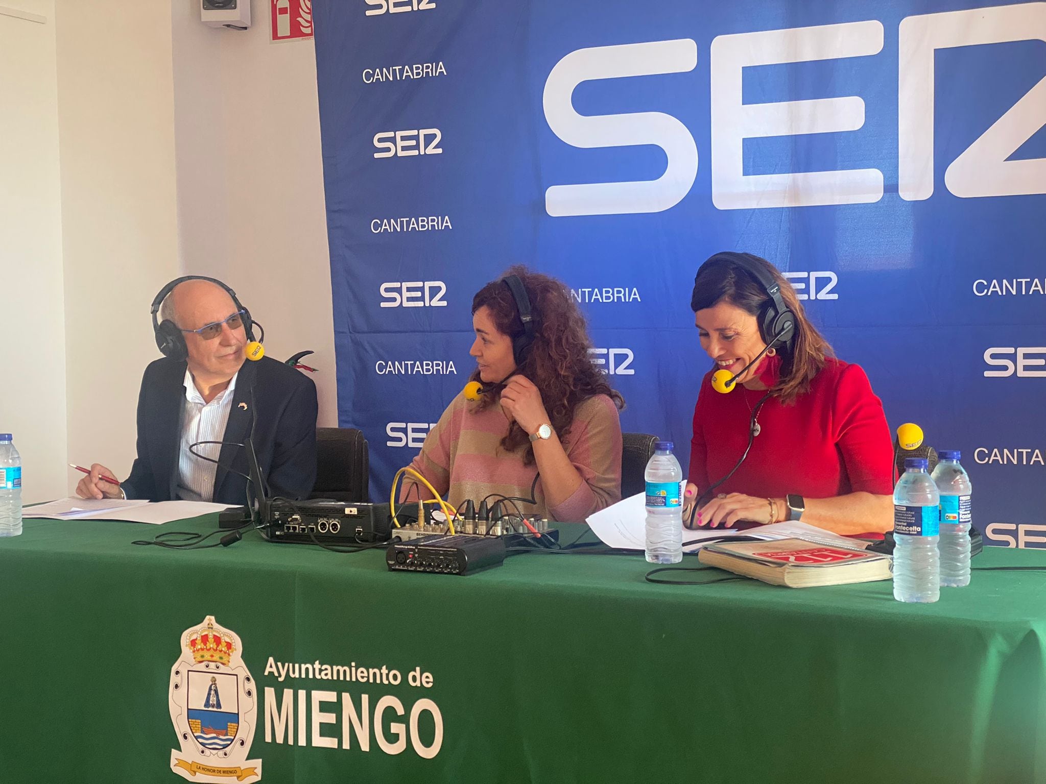 José Manuel Cabrero, alcalde de Miengo y Paula Fernández, consejera de presidencia.