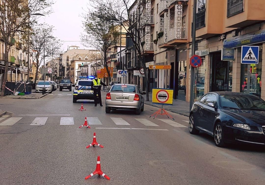 Controles de la Policía Local en una calle de Úbeda