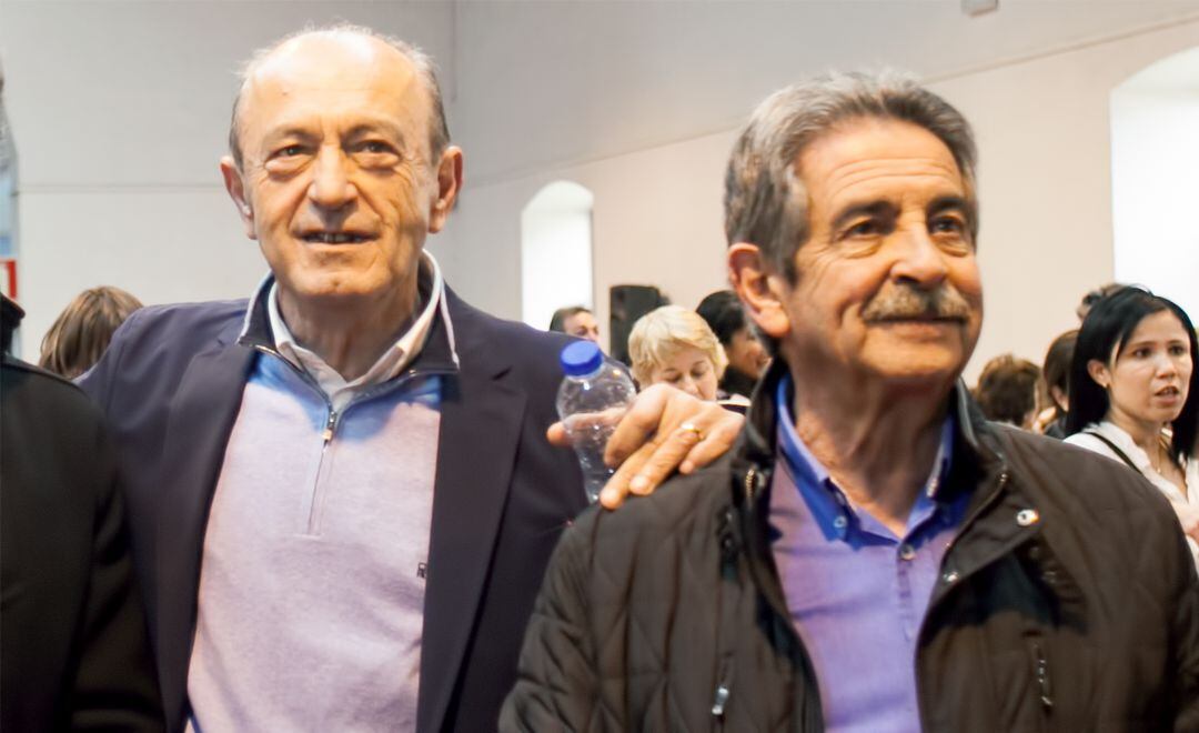 Javier López Marcano, junto a Miguel Ángel Revilla. 