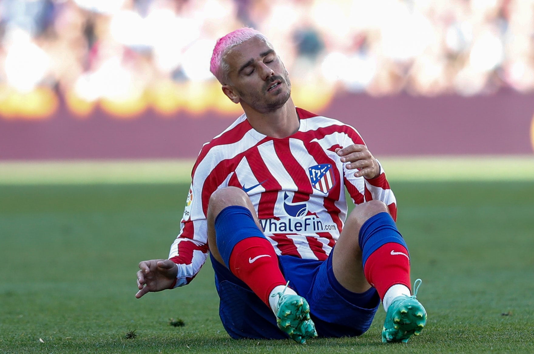 Antoine Griezmann se lamenta durante el partido de la Liga Santander Barça-Atlético de Madrid disputado este domingo en el Camp Nou.