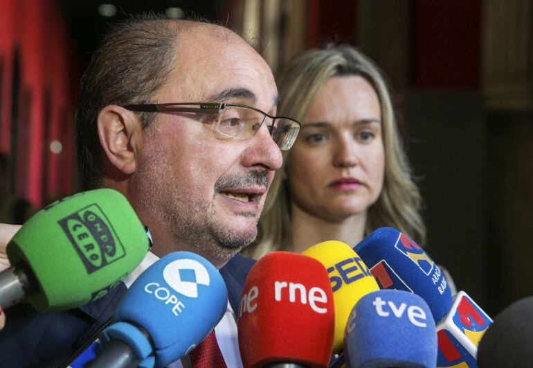 El presidente de Aragón, Javier Lambán, atiende a los medios de comunicación 