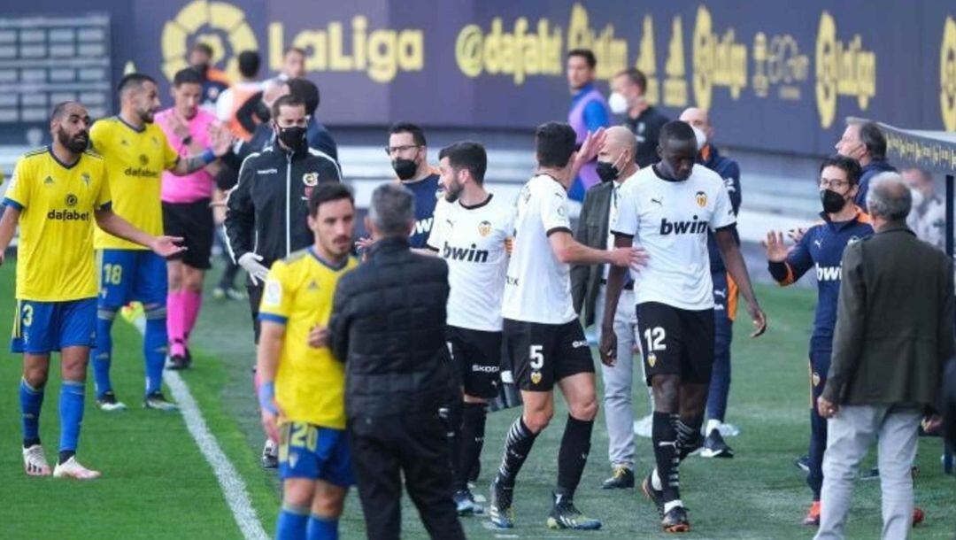 Diakhaby, en el momento que abandona el terreno de juego.