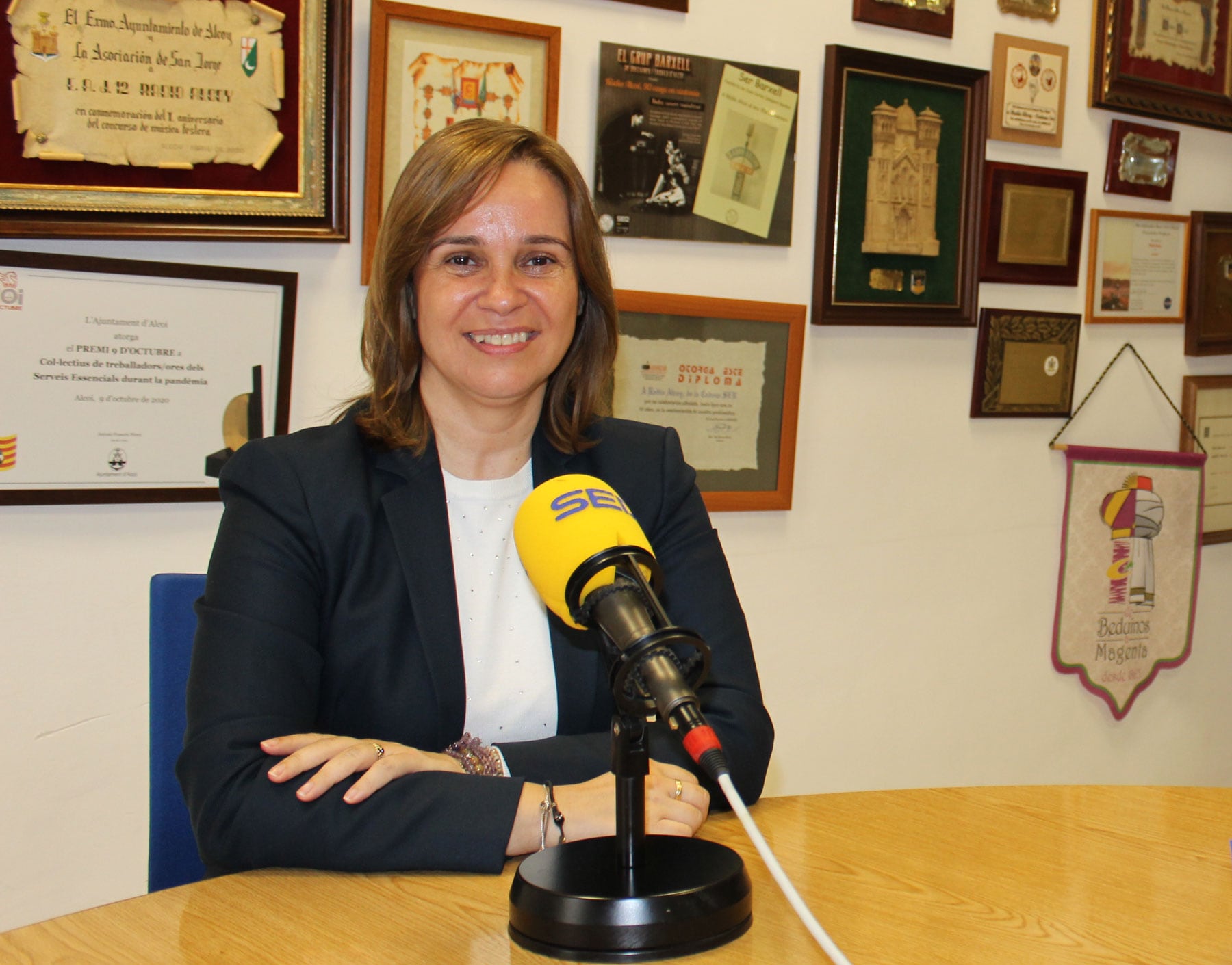 L&#039;alcaldessa Isabel López, en l&#039;estudi central de Radio Alcoy