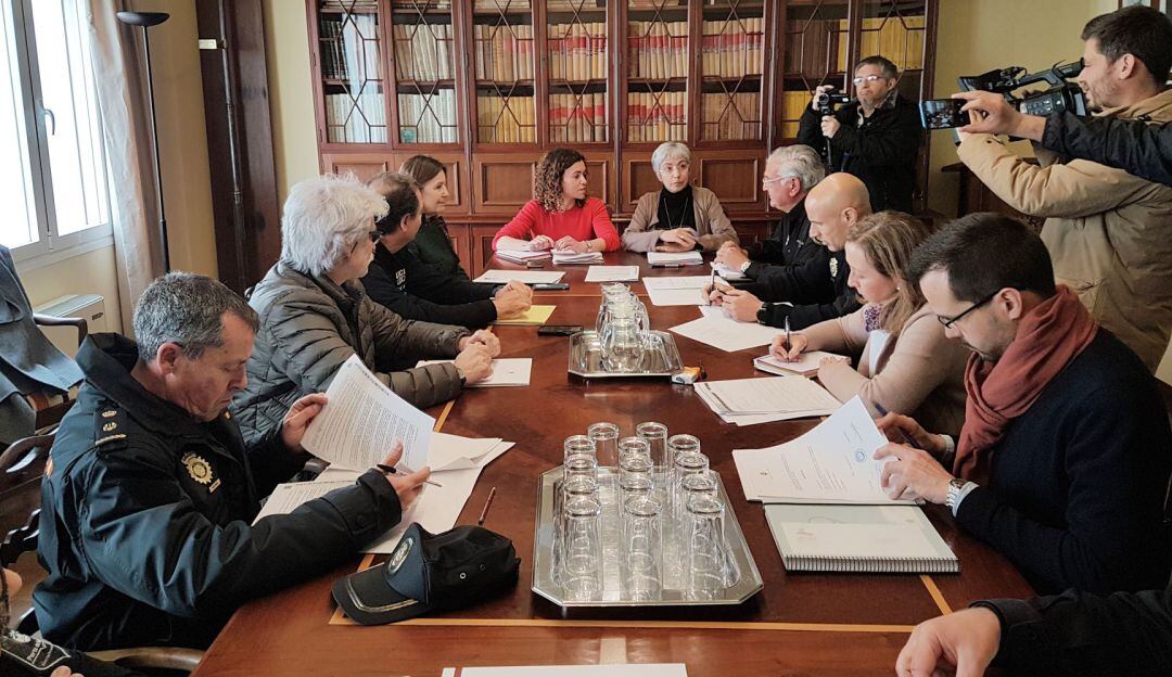 La Junta de Seguretat de Maó va anunciar millores per a la Policia Nacional.