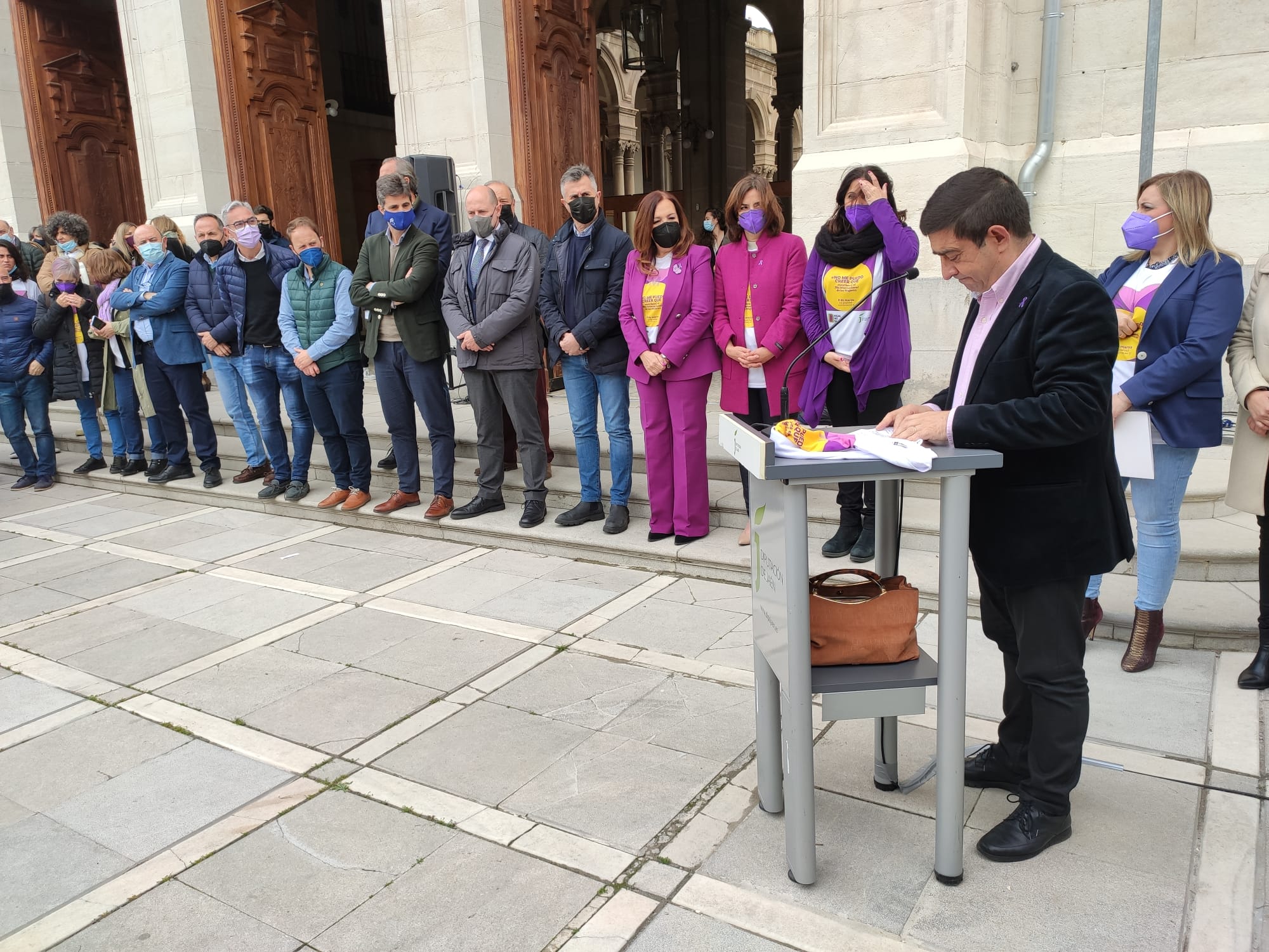 El presidente de la Diputación Provincial de Jaén, Francisco Reyes, durante el acto por el 8M en la Lonja del Palacio Provincial