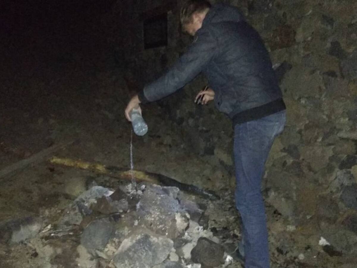 Dejan encendida una hoguera dentro de la Caldera de Taburiente