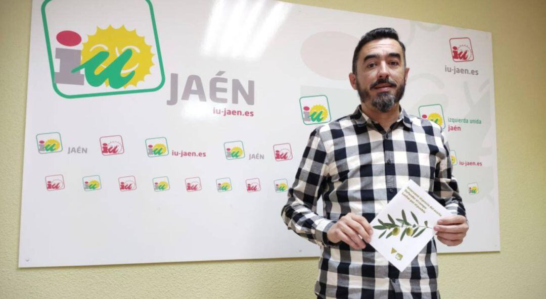 Francisco Javier Damas en una foto de archivo en la sede de IU Jaén.