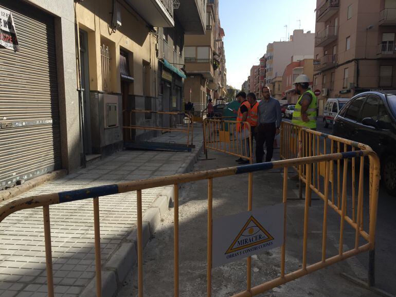 Héctor Díez, concejal de Mantenimiento, visitando una de las obras