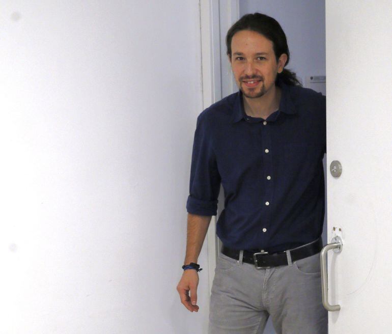 El secretario general de Podemos, Pablo Iglesias, a su llegada a la comparecencia ante los medios