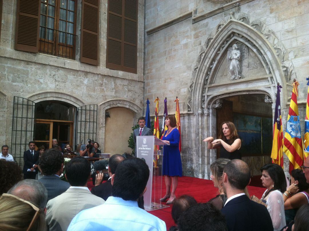 Toma de posesión de Francina Armengol en 2015.