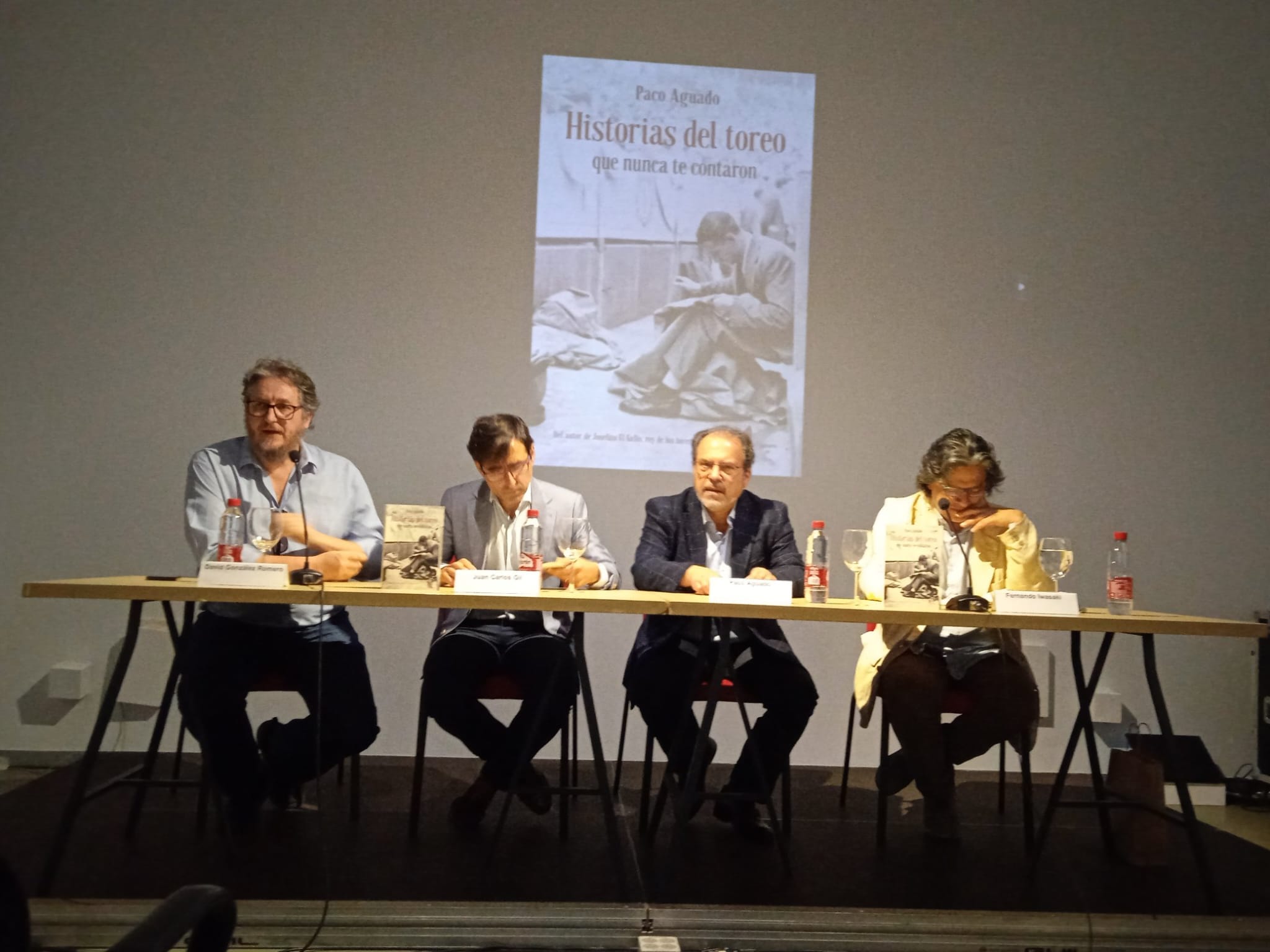 De izquierda a derecha, el editor David G. Romero, Juan Carlos Gil, Paco Aguado y Fernando Iwasaki.