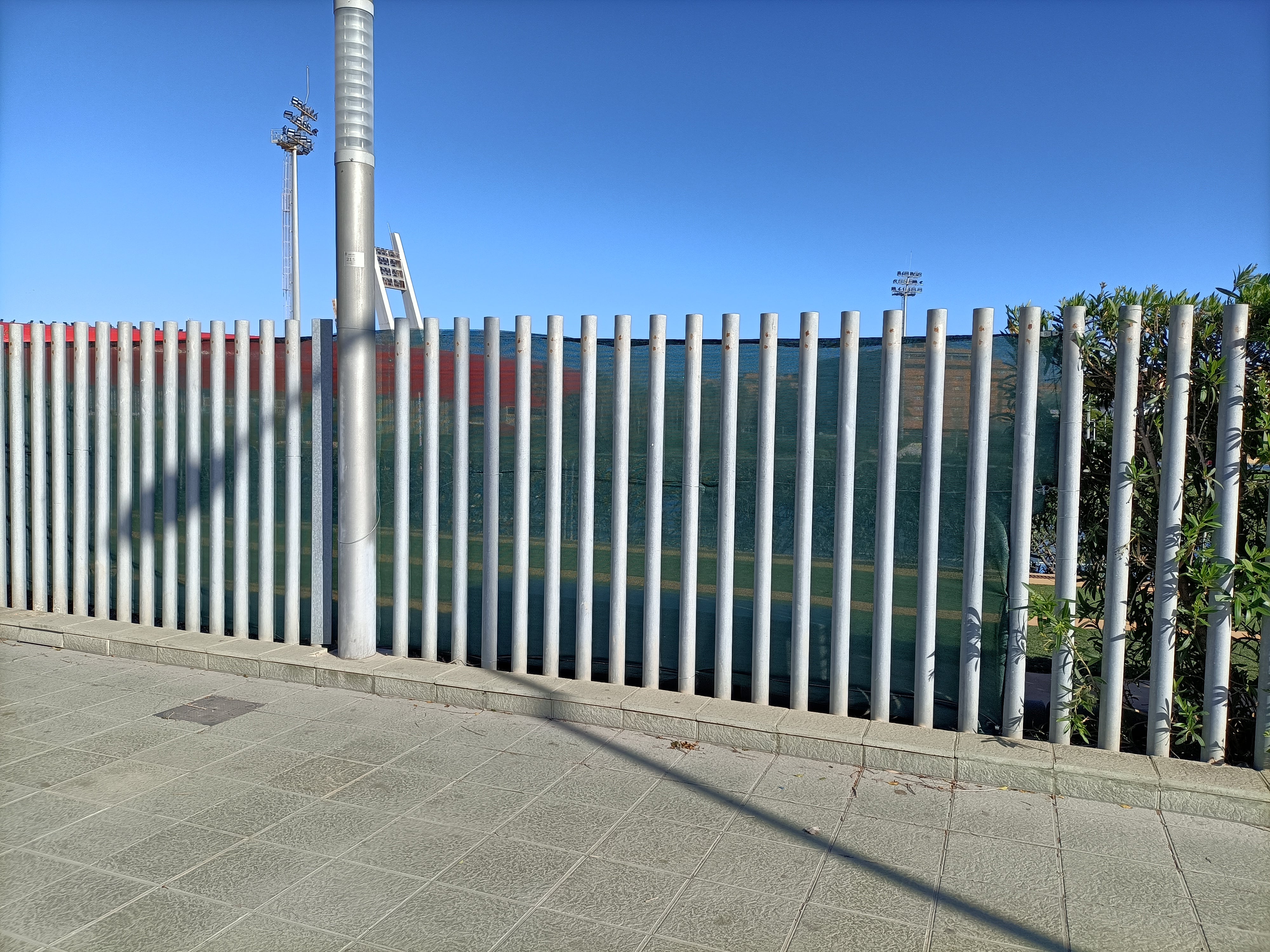 Las lonas verdes que se han colocado en el Estadio.