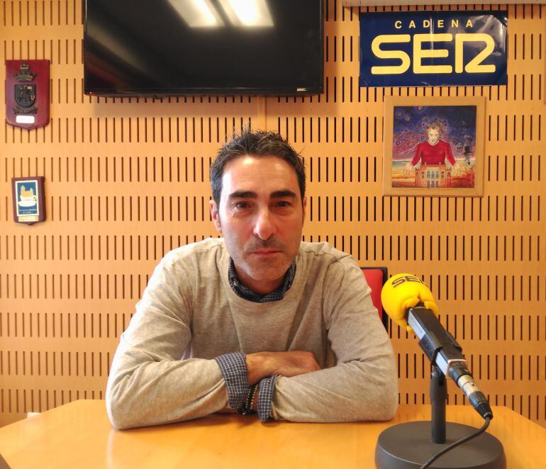 Antonio Martínez Ares en los estudios de Radio Cádiz en el programa #SERxCuatro