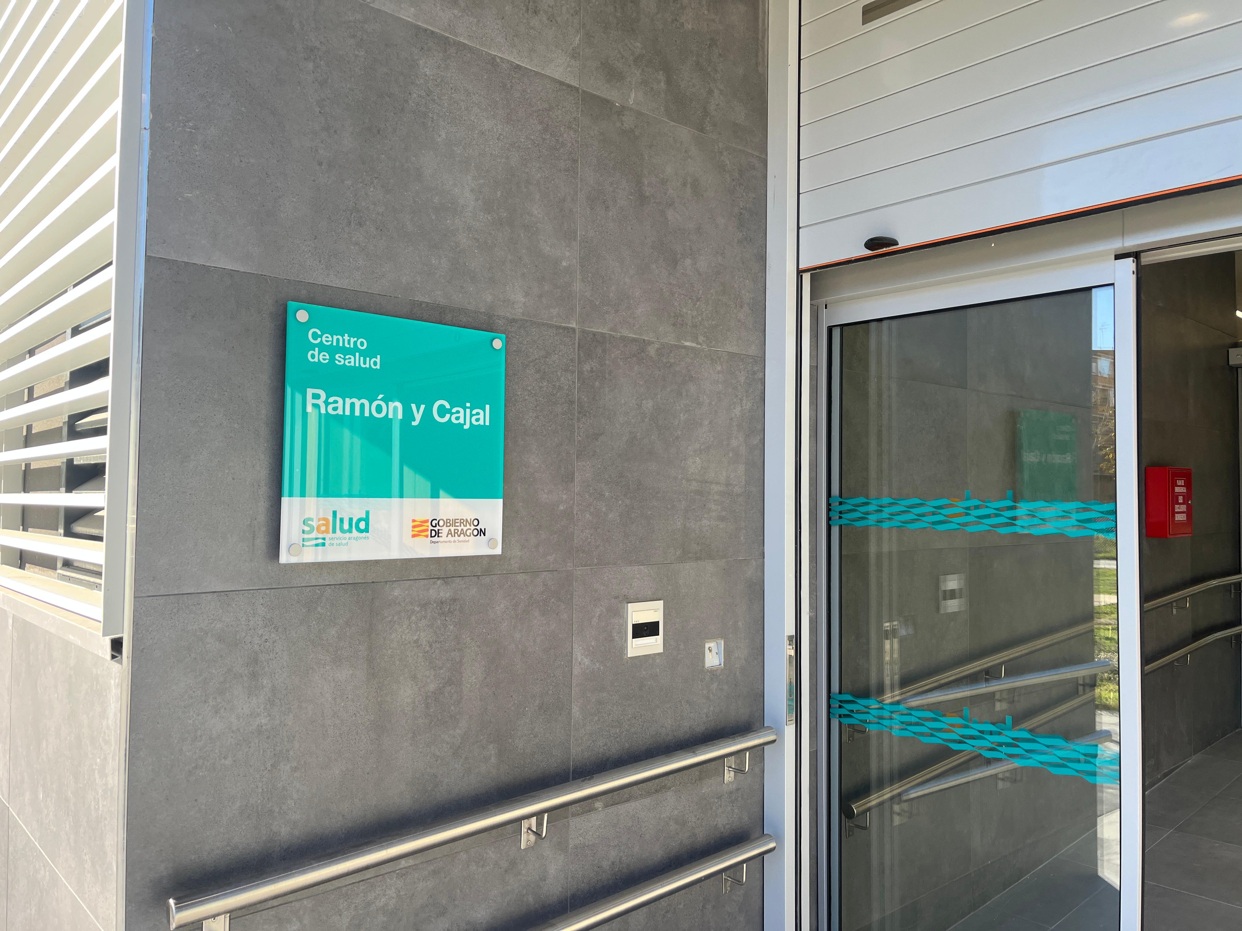 Entrada del nuevo centro de salud Ramón y Cajal en Huesca