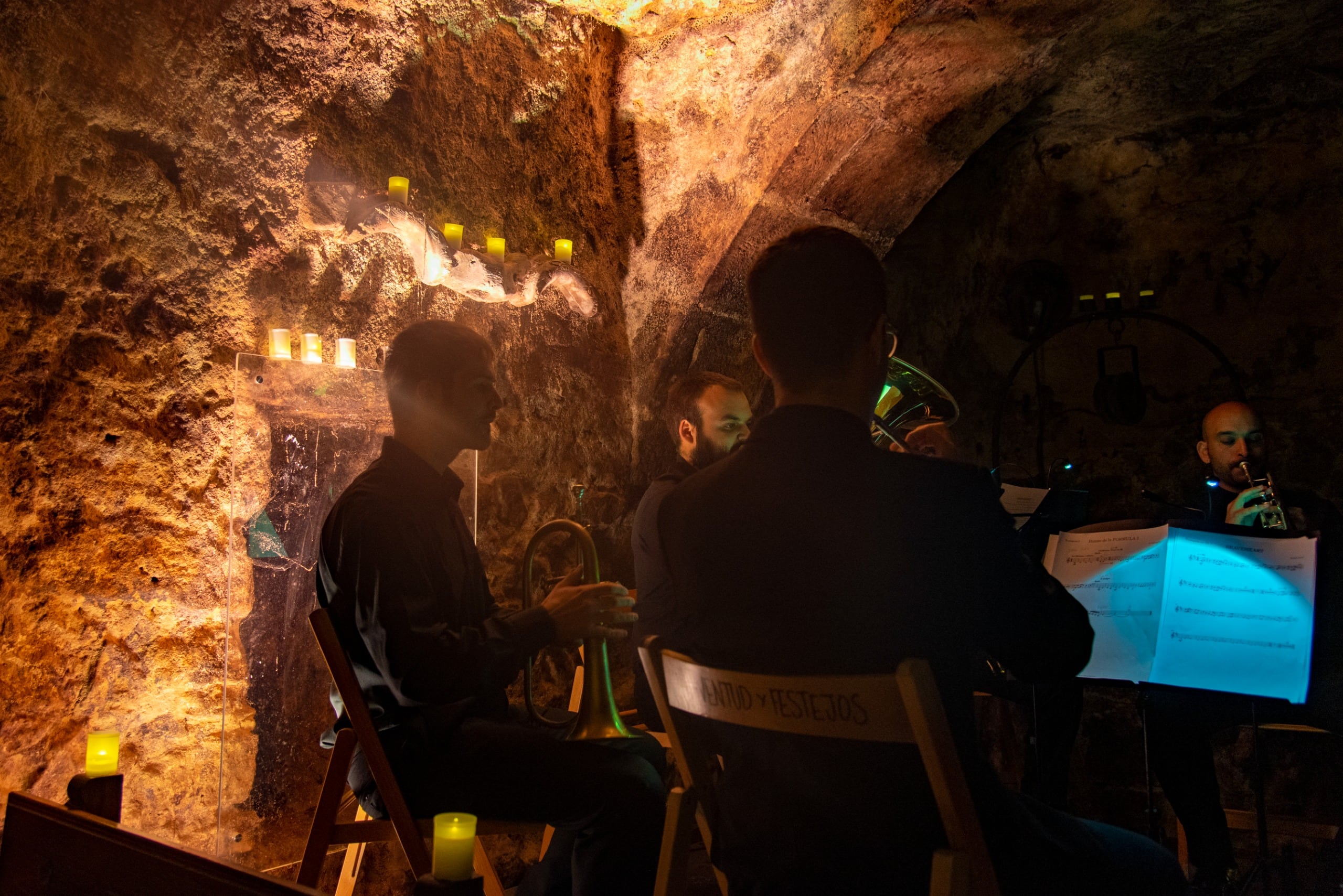 Bodega de la peña Tierra Aranda a la luz de las velas (2024)