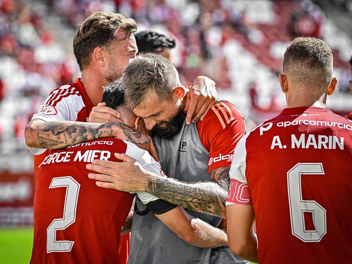 La contraportada del Real Murcia: "¿Hay derecho a esos horarios con este calor?"