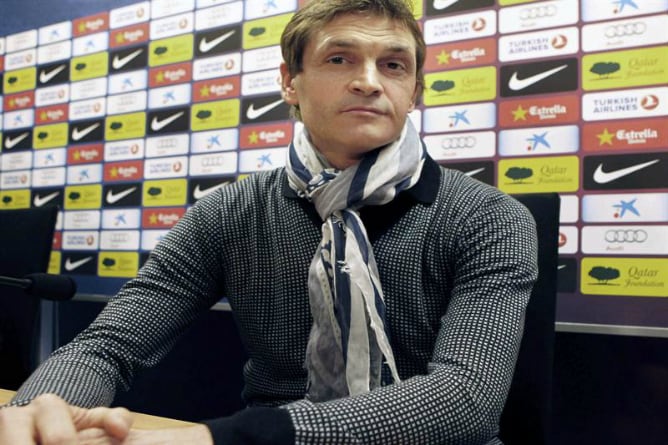 El entrenador del F.C.Barcelona, Tito Vilanova, durante la rueda de prensa que ha ofrecido en la ciudad deportiva Joan Gamper, en la que ha analizado la derrota de su equipo ante el Bayern