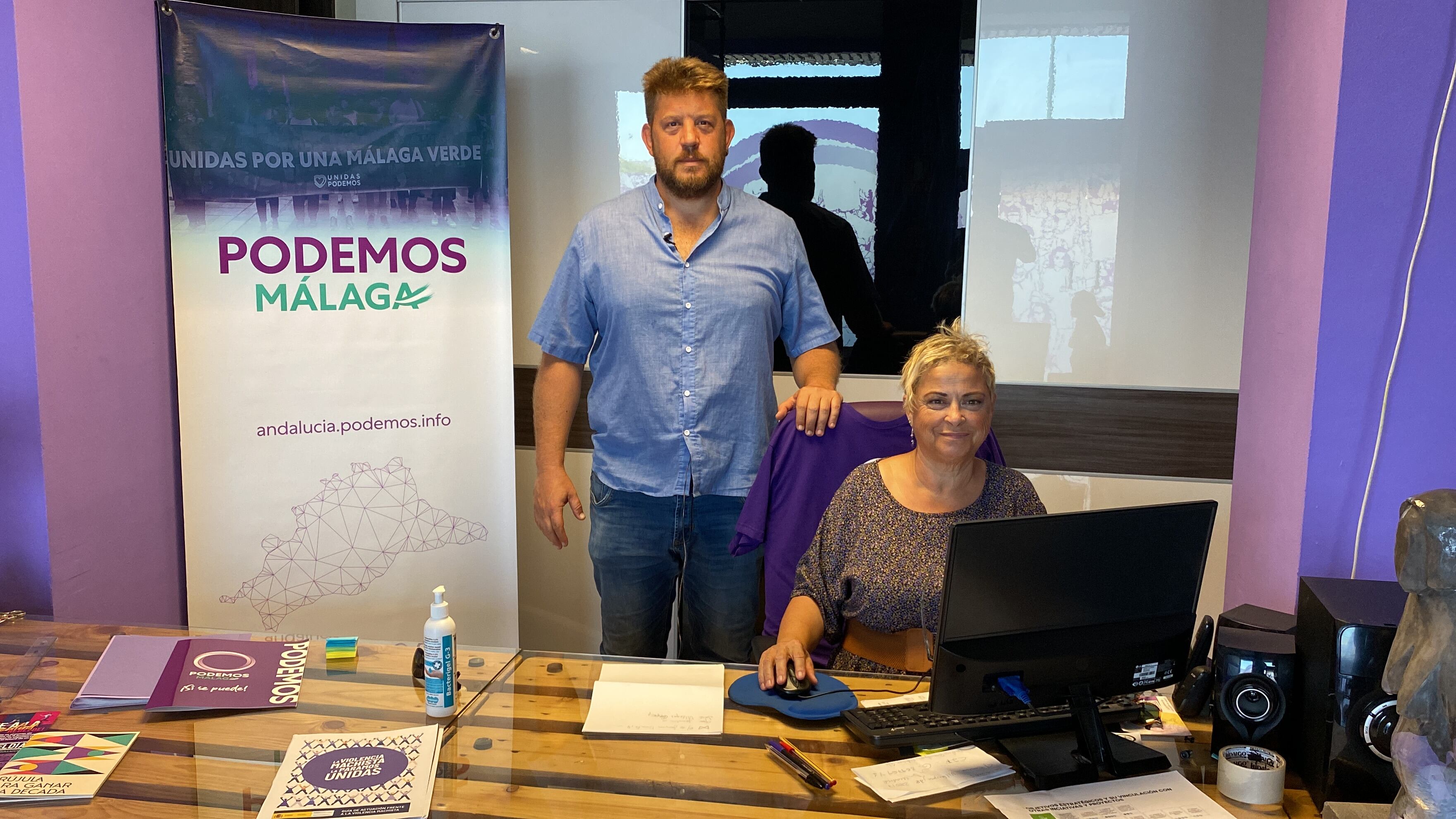 Nicolás Sguiglia en el punto de información