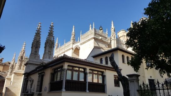 Exterior de la Capilla Real de Granada tras su restauración