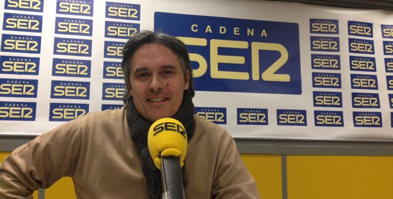 Lluís Gibert, als estudis de Ràdio Reus.