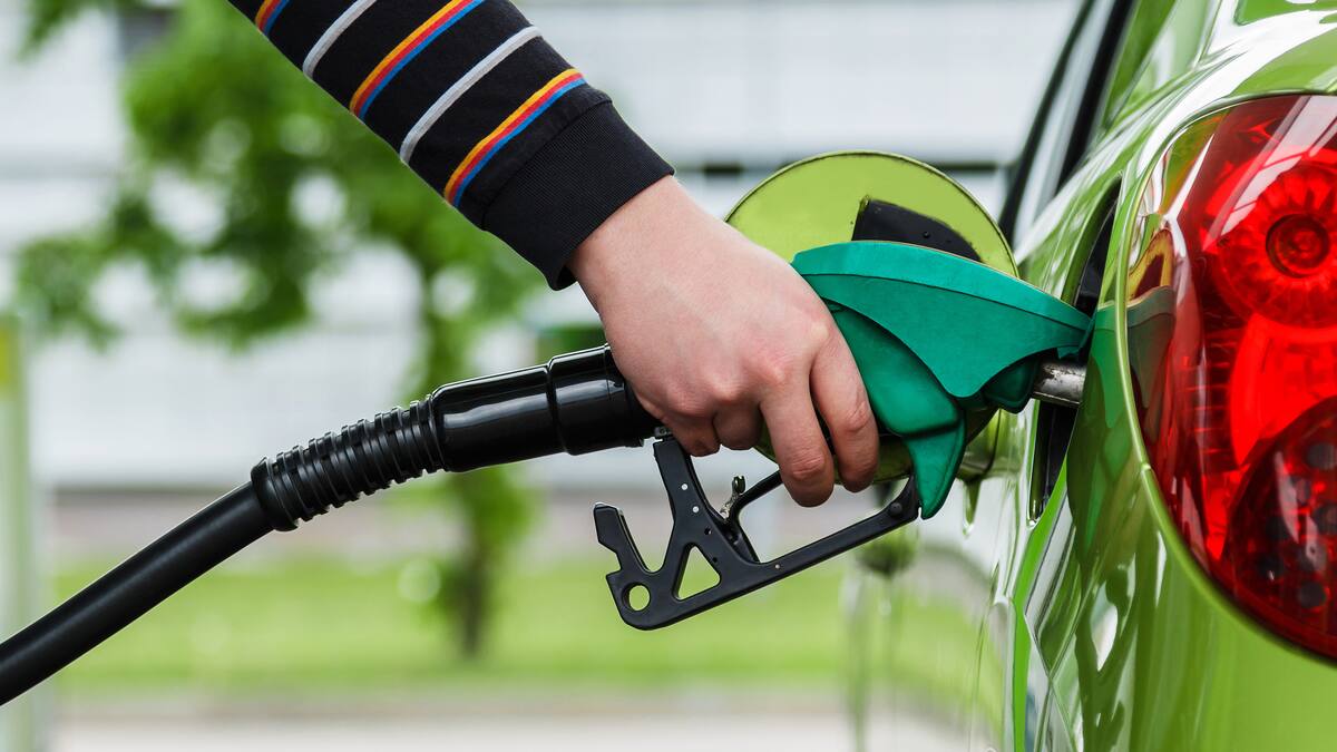 El aumento del precio del combustible vuelve a deshacer las previsiones de sectores como el taxi o el transporte privado