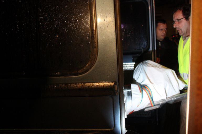 La funerària s&#039;emporta un cadàver d&#039;un pis