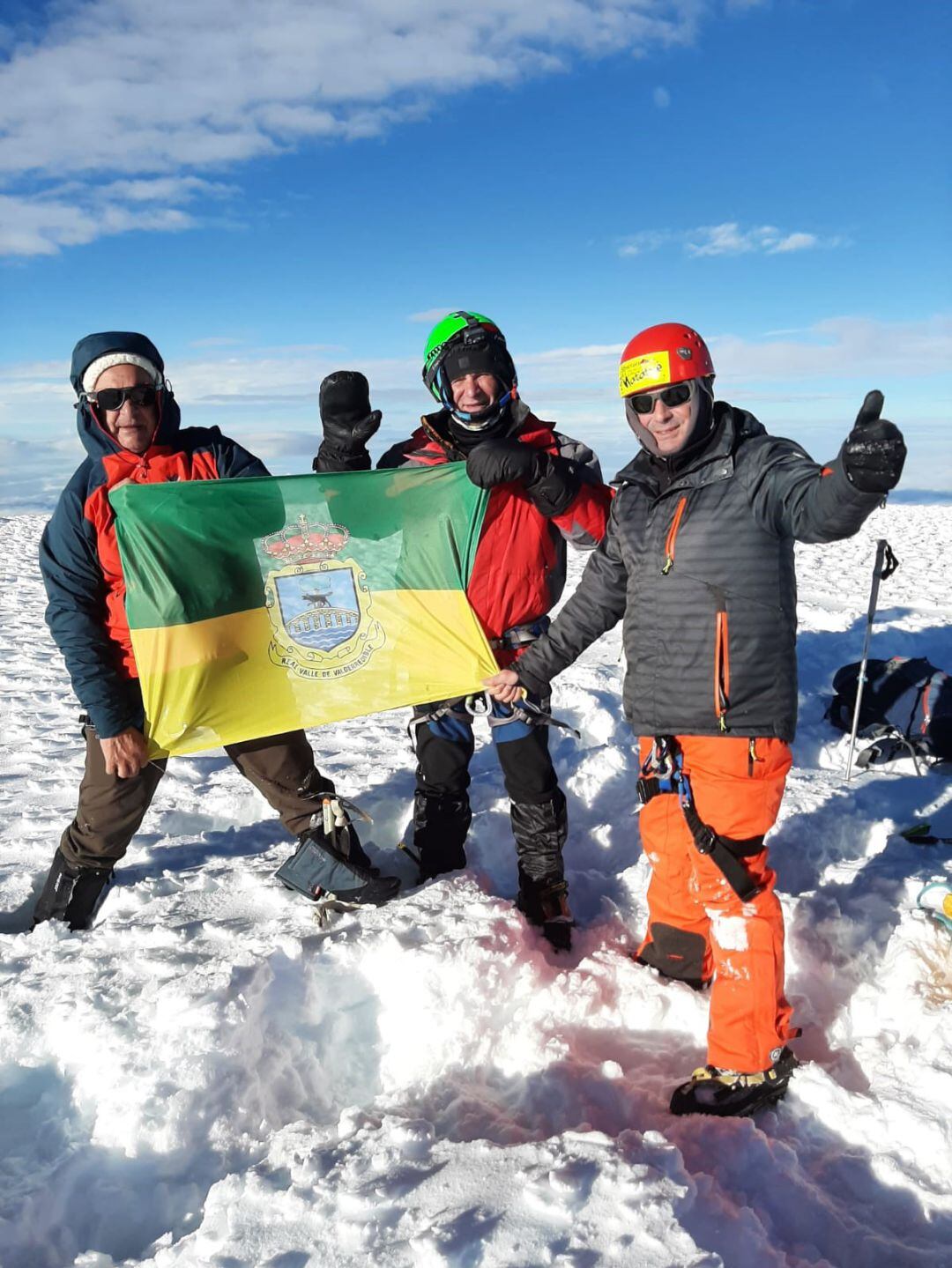 Roberto, Rafael y Joseba haciendo cumbre en el Chimborazo.