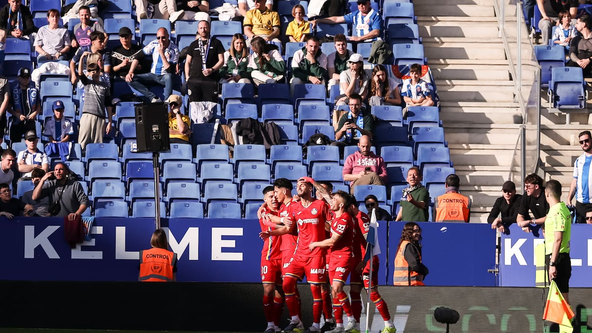 Cierran parcialmente el RCDE Stadium por arrojar agua a Bordalás y al equipo arbitral durante el Espanyol-Getafe